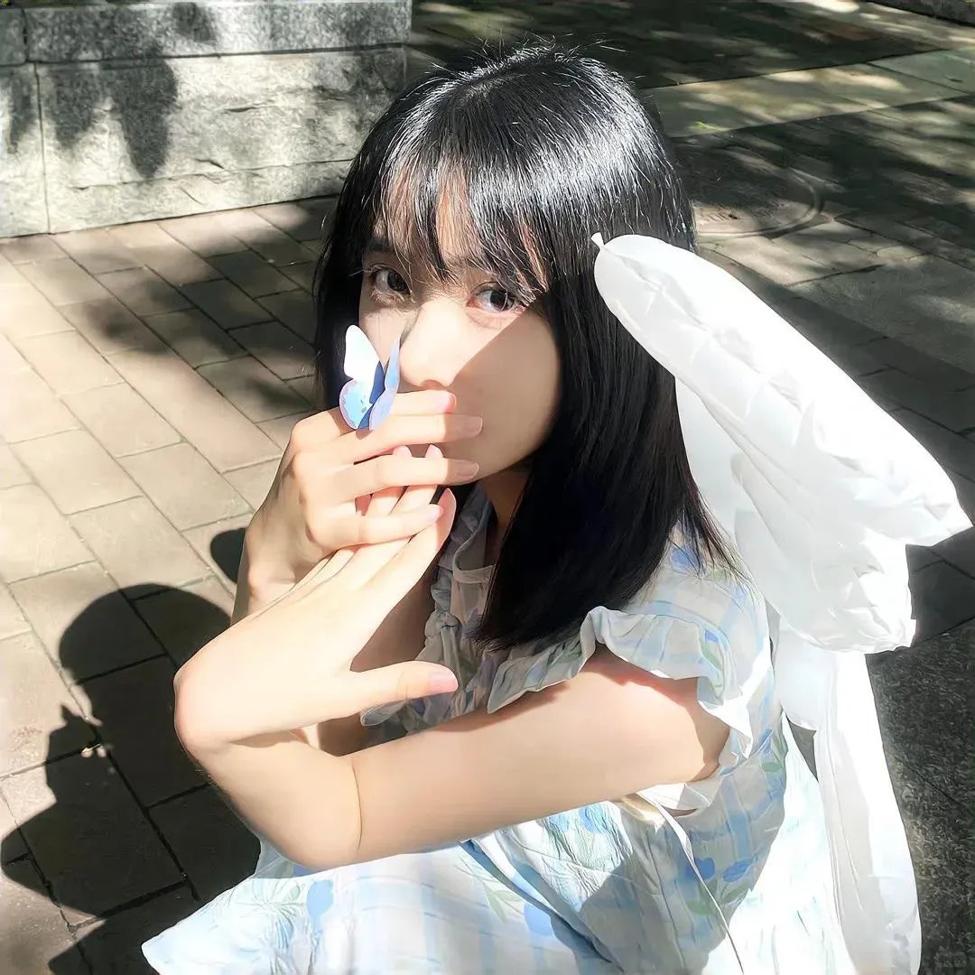 戴脚镣的女孩